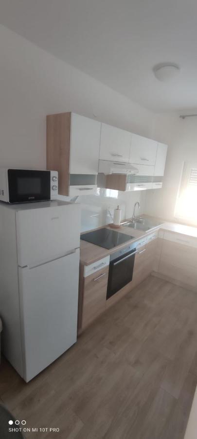 Apartments Alen Vir Εξωτερικό φωτογραφία