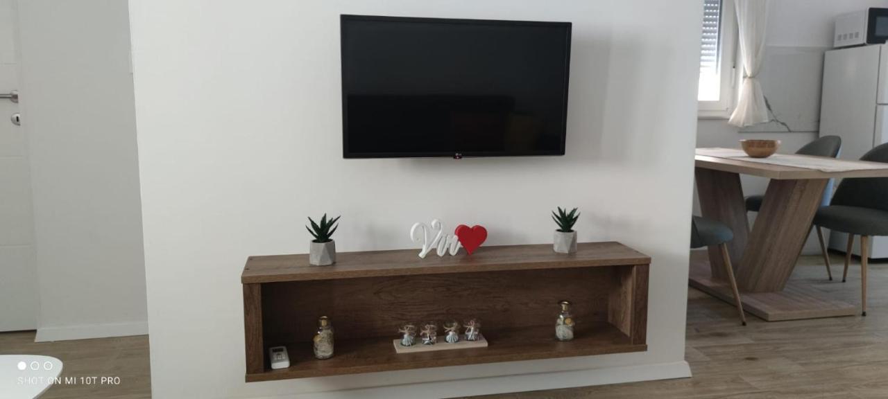 Apartments Alen Vir Εξωτερικό φωτογραφία
